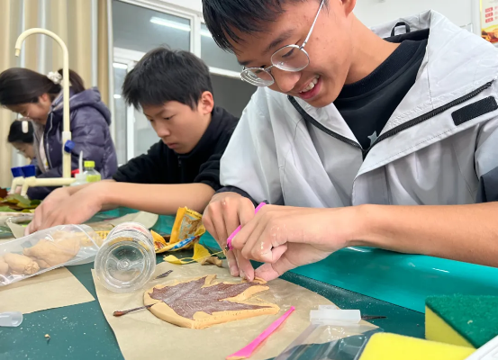 多彩校园|蒙城一中化学社举办“一叶知秋的永恒艺术，非遗陶瓷”主题社团活动