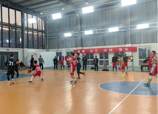 凝心聚力，“篮”动校园——蒙城一中2025年教职工篮球赛精彩进行时